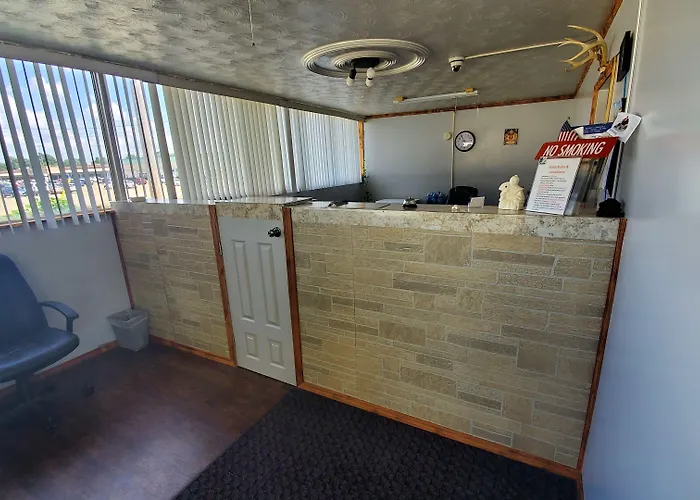Gray Plaza Motel, Il