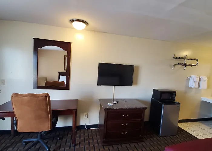 Gray Plaza Motel, Il Marion
