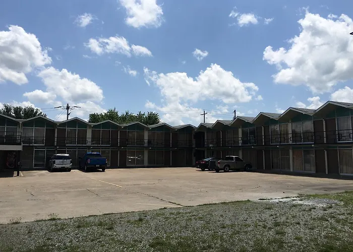 Gray Plaza Motel, Il